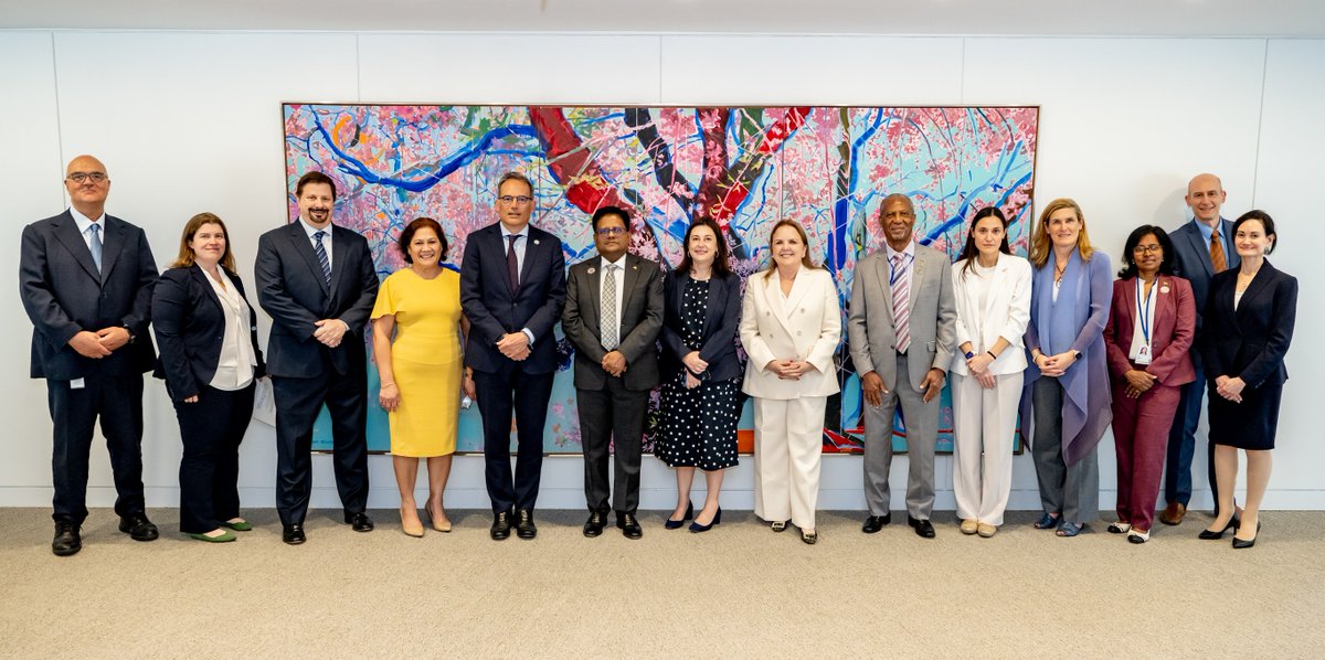 IFC_LAC's tweet photo. The @WorldBankGroup is strengthening its partnership with #Guyana 🇬🇾.

The Government of Guyana and IFC signed the WBG Establishment Agreement—a key milestone to scale private sector development, support job creation, and deepen impact in the country.

#WBGMeetings https://t.co/KplUZpabkm