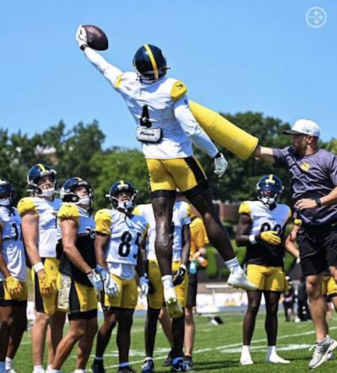 My Mind Is A Weapon FF tweet media