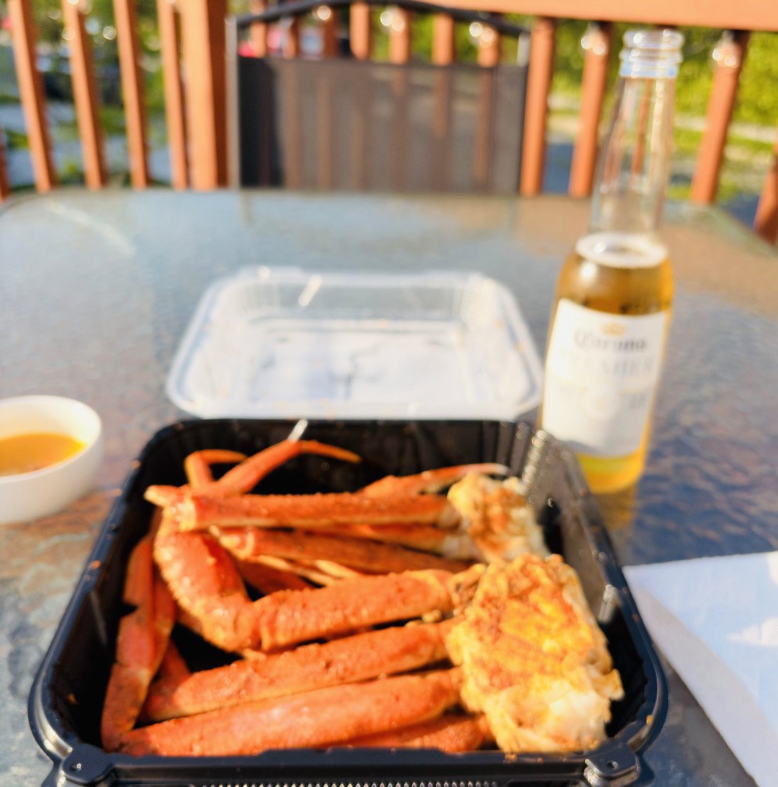 BeardedMan1975's tweet photo. Found my chil.
#Thursday
#CrabLegs
#Beer https://t.co/nrDMr3ww2y