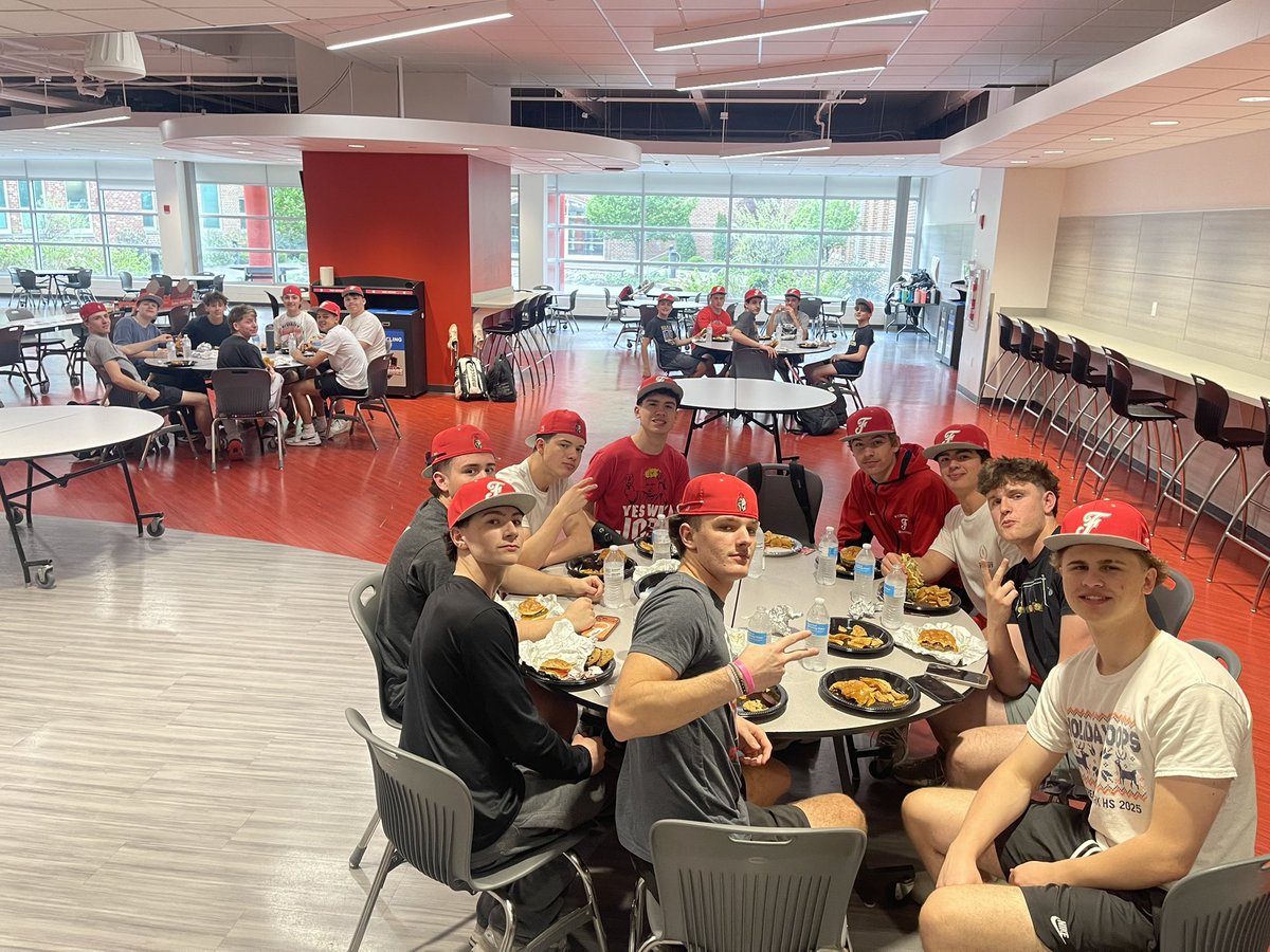 FPWarriorBase's tweet photo. Thanks to @redrobinburgers and our baseball parents for today’s team dinner.  🍔 https://t.co/g7CkoQ1jip