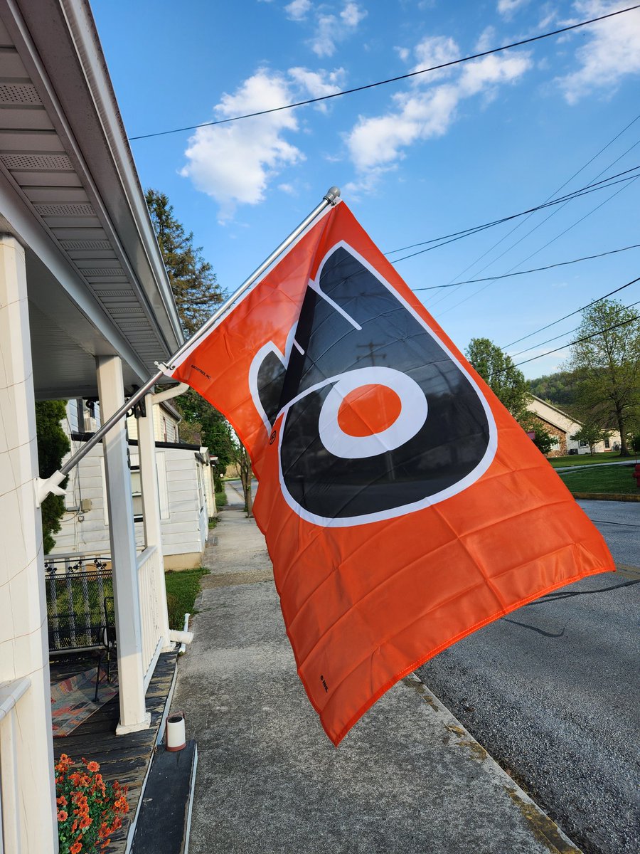 ImaginaryNomad's tweet photo. Love flying the Orange &amp; Black in Black &amp; Yellow country. https://t.co/t7S1q1Ql2y