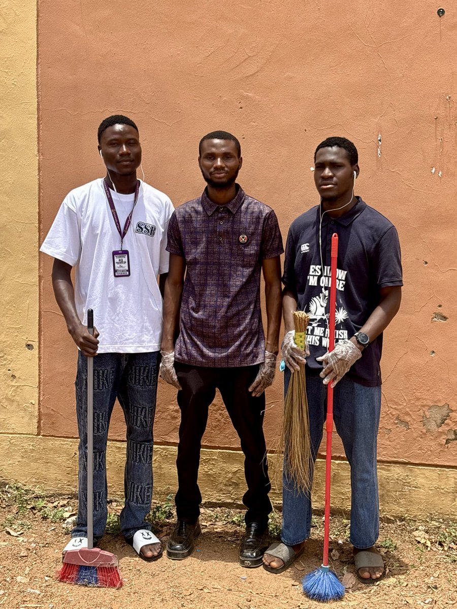 Simplejnr01's tweet photo. On Saturday 4th of April 2026,I along side the CEC with some affable FOSSSAITES did a swift and thorough cleanup around the faculty of SOCIAL SCIENCES ensuring a safe and healthy space for all students✨💜

@UnilorinFosssa #hon. Simple https://t.co/zVZnw9uk8k