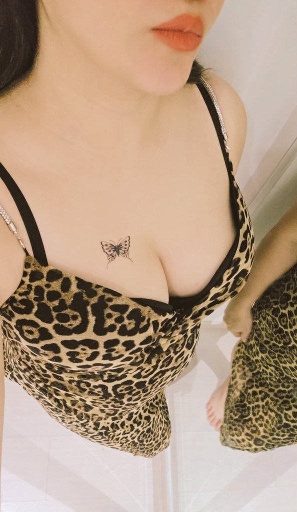 orrtcs1's tweet photo. i got a new tattoo 🦋 Do you like it? https://t.co/C3qjt6A6bJ