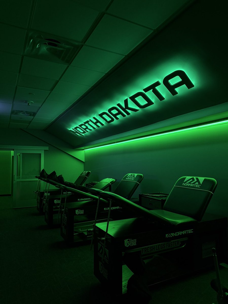 GameOne_USA's tweet photo. A moment for the @UNDmhockey facilities… 👀😮‍💨 https://t.co/zyFxIfapN4