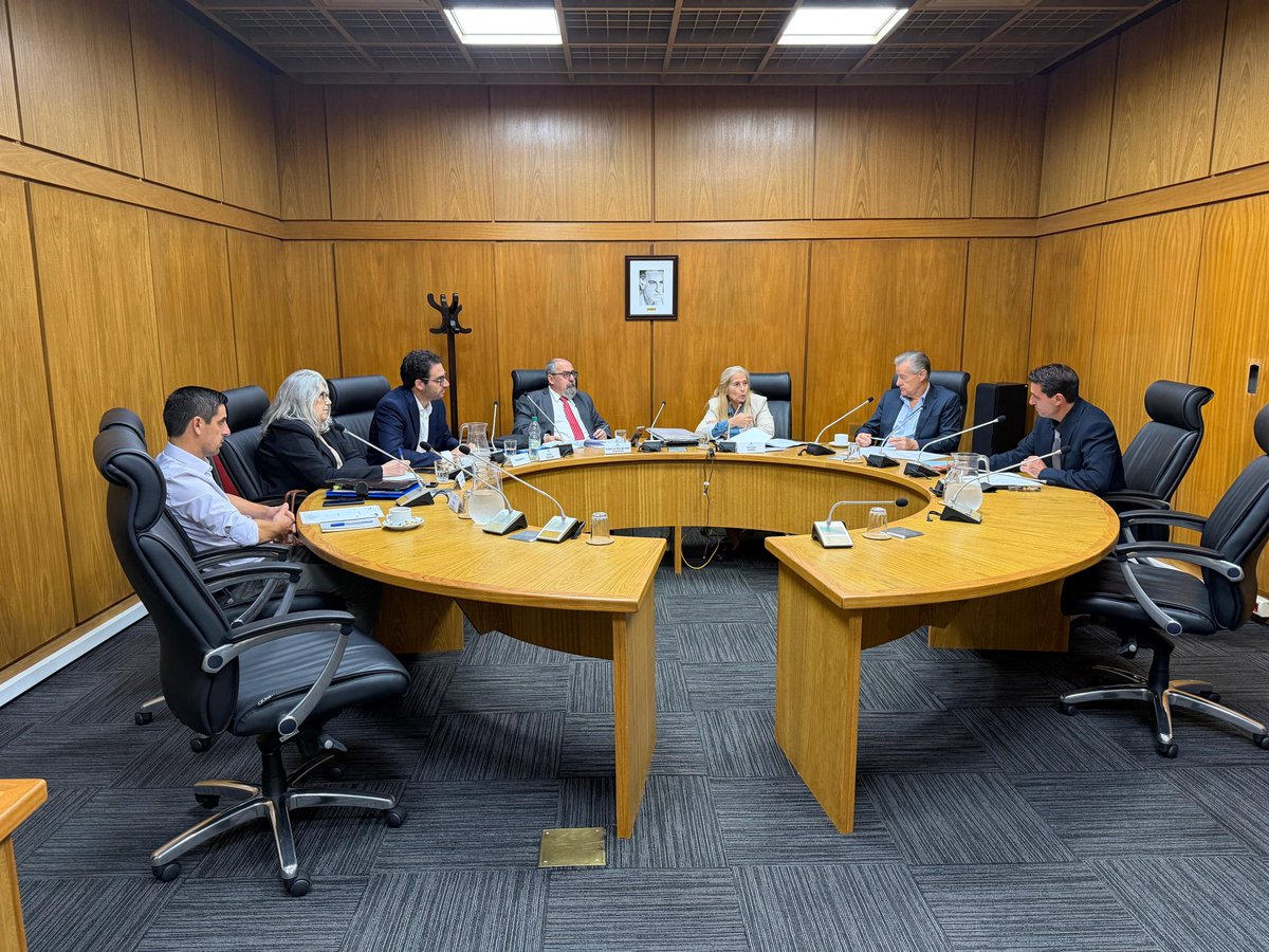LuisRepetto8's tweet photo. Expusimos sobre el Proyecto de Ley sobre Guías de Turismo del Uruguay en la Comisión de Turismo de la Cámara de Representantes. 
Gracias a los integrantes de esta Comisión por el trabajo compartido. https://t.co/EefyE28hhn