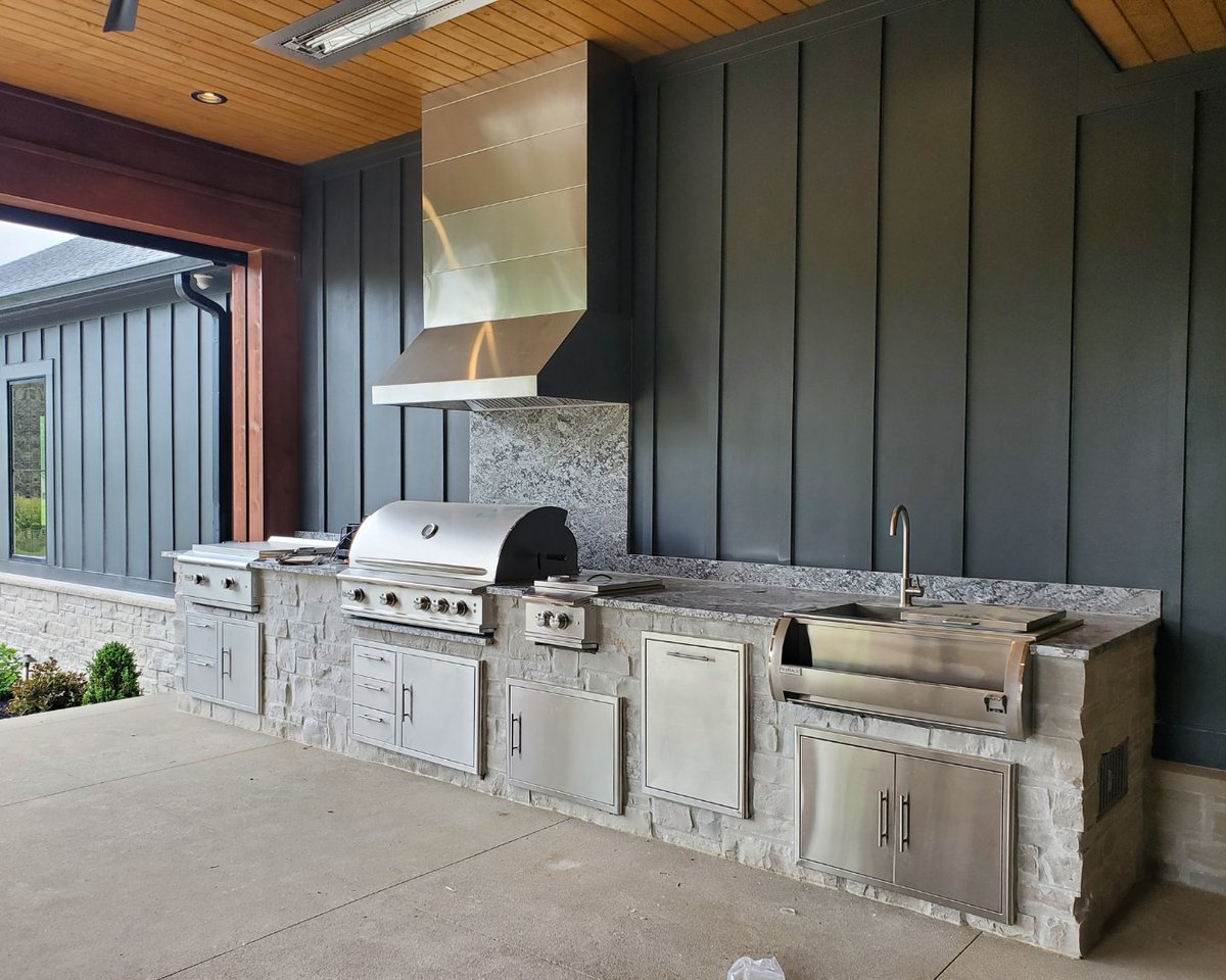 GradisonHomes's tweet photo. Whether it's grill focused, or the full kitchen sink, an outdoor grill center is great for the warming weather.

Check out these builds we've created to allow our clients to cook a delicious meal outdoors! 🔥🥩

#GrillCenter #OutdoorCooking #GradisonDesignBuild https://t.co/pL4Ee6BHuc