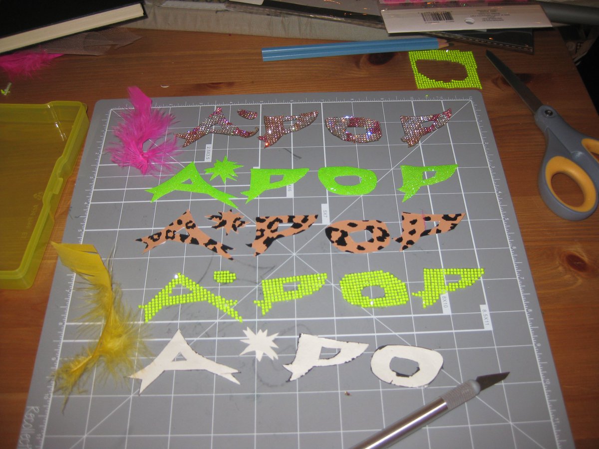 paintedbyesthr's tweet image. Spent my last night doodling and hand making #A*pop stickers &amp;amp; tee. New hobby unlocked  #Tyla