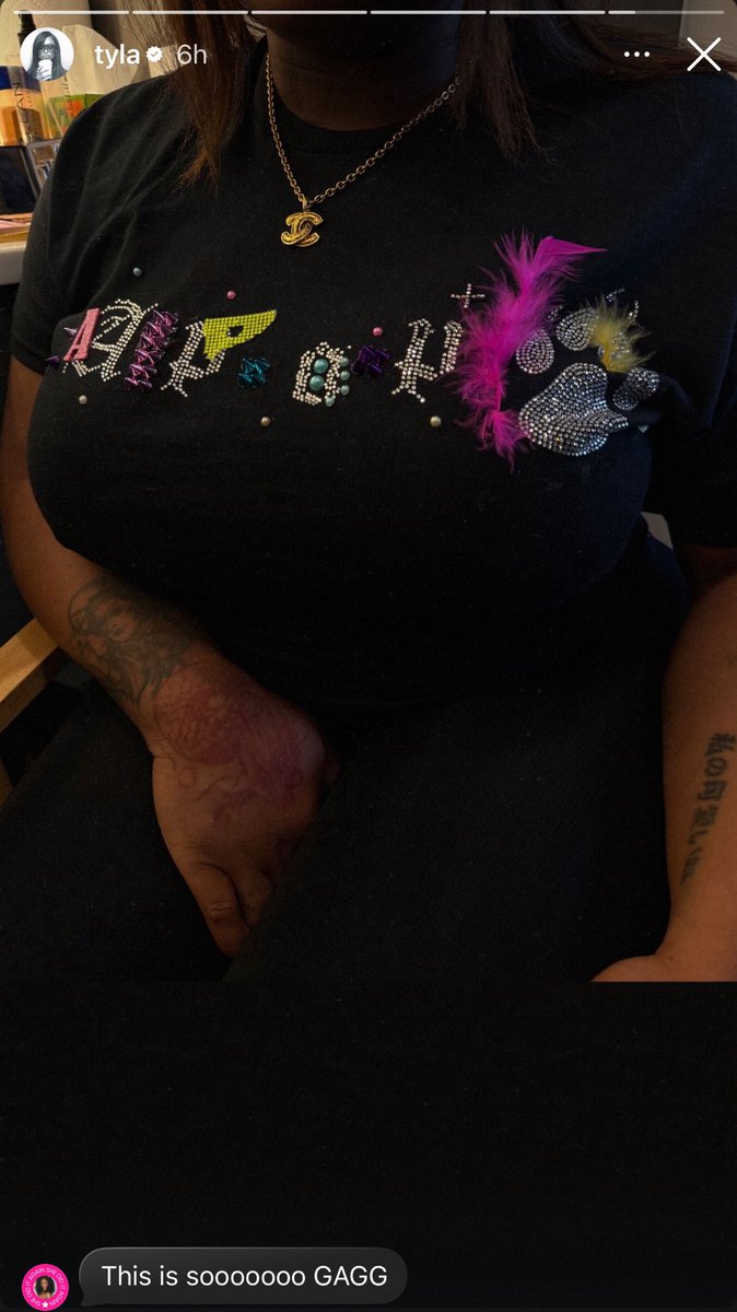 paintedbyesthr's tweet image. Spent my last night doodling and hand making #A*pop stickers &amp;amp; tee. New hobby unlocked  #Tyla