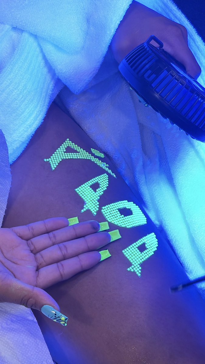 paintedbyesthr's tweet image. Spent my last night doodling and hand making #A*pop stickers &amp;amp; tee. New hobby unlocked  #Tyla