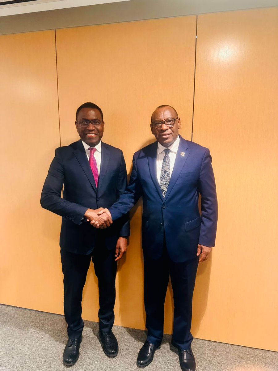 ECA_OFFICIAL's tweet photo. ES @claverGatete met #VisionInvest's Amadou Hott and explored scaling infrastructure investment across Africa. PPPs as a tool can mobilize capital, de-risk projects &amp; deliver at scale—from energy &amp; desalination to schools, hospitals, digital systems &amp; resilient infrastructure. https://t.co/V3iE4Hn8Tx