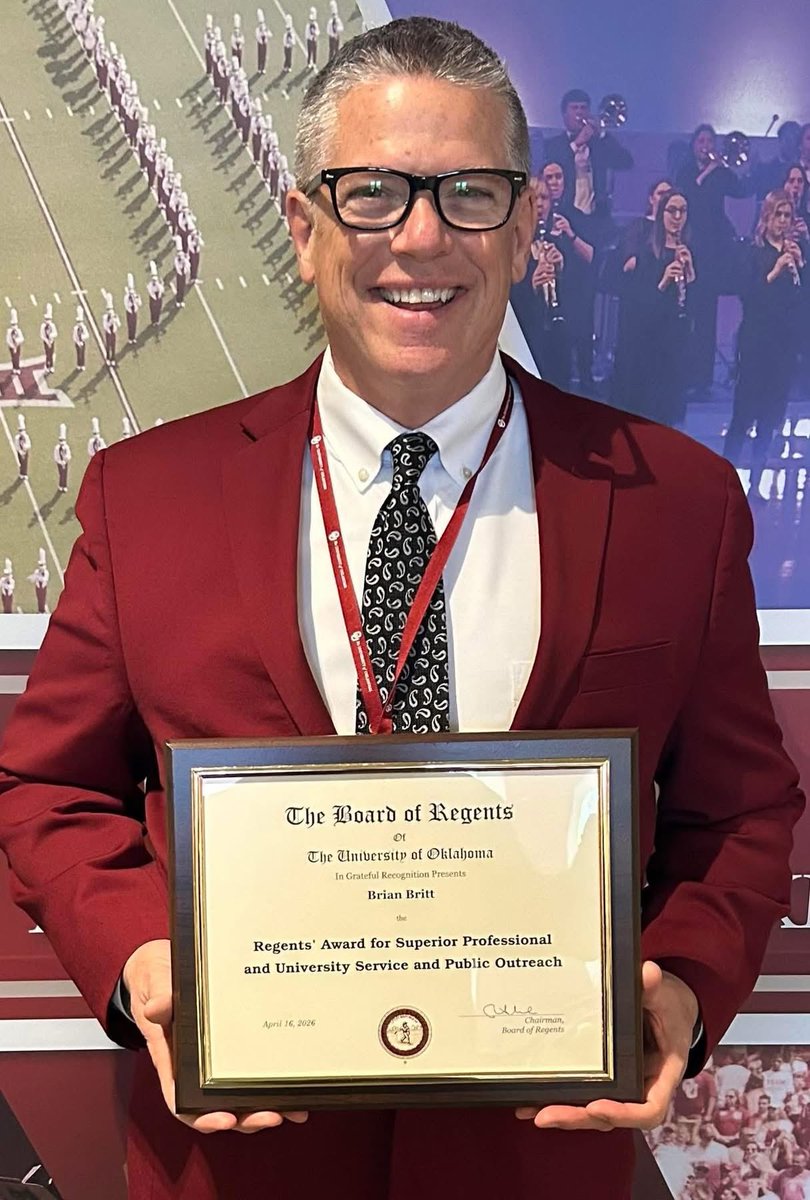 HeadingtonHall's tweet photo. Congratulations to Dean (and HH FIR) Brian Britt, who was awarded The Regents Award for Superior Professional and University Service and Public Outreach! Bravo! 🤩
#LeadLikeaChampion #OUDNA #ChampU #OUFamily #HomeSweetHeadington https://t.co/QcH3NywrAA