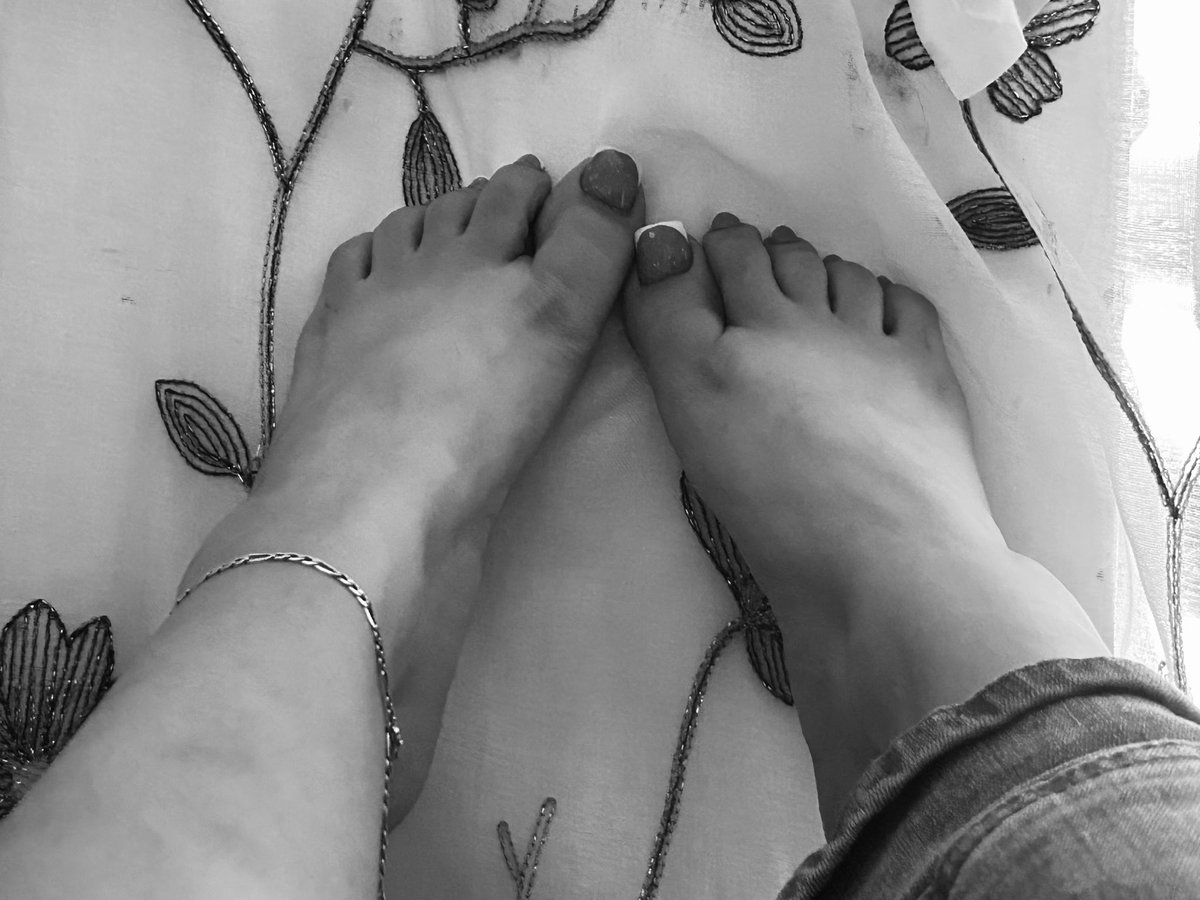 Cherryyluu's tweet photo. Te gustan mis pies?
#feetfetısh#pies#fotos https://t.co/4cHIm2UeRA