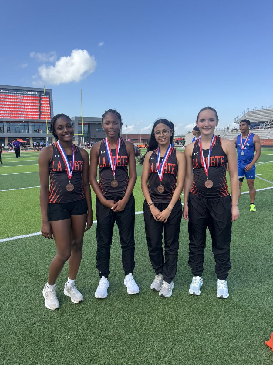 RecruitLP's tweet photo. Girls varsity 4x1 Relay placed 3rd at the area track meet. Congratulations ladies! https://t.co/WrcGMhZVBE