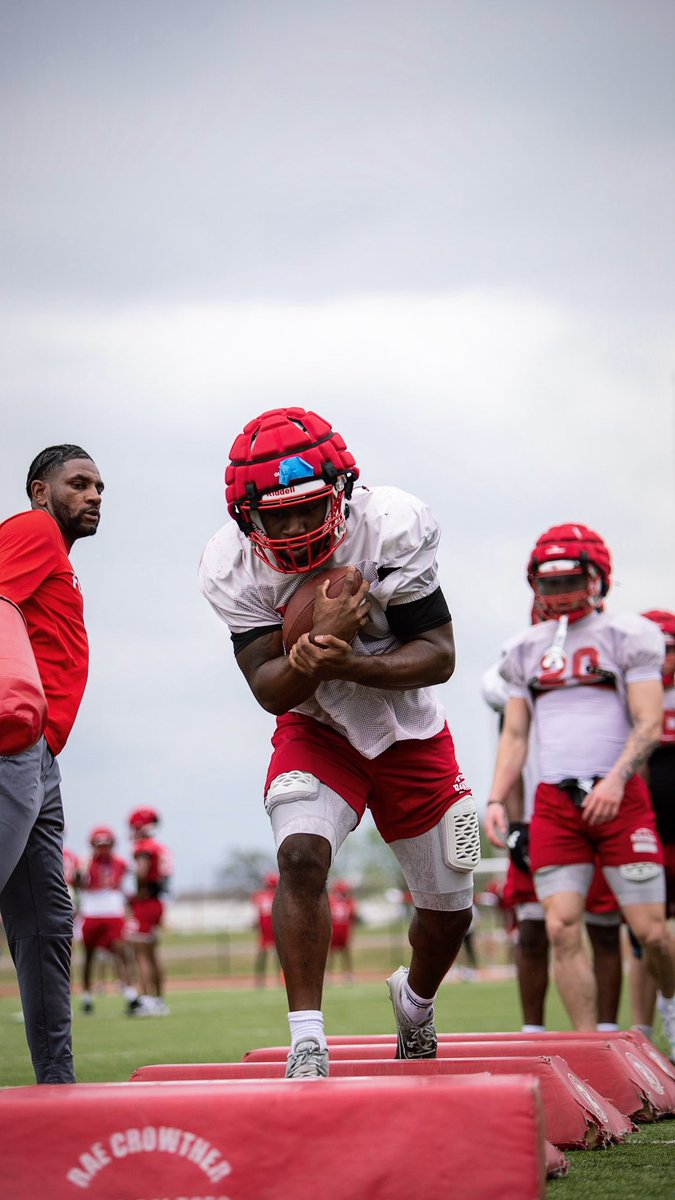 GGiadolor's tweet photo. 5’10 210 
D1 BOUNCEBACK RB
1 D1 OFFER CURRENTLY🚨🚨
MAY GRAD🚨🚨
4 YEARS OF ELIGIBILITY🚨🚨
FCS FILM-https://t.co/d6oRhrCUjw

@GeBOW17 @RylandWidener99 @CoachLew___ @CoachTaylor26 @BSublet https://t.co/G7MlWh0rRU