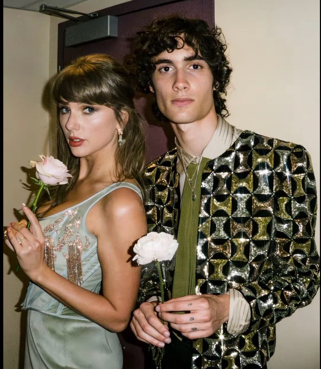 UpdateCharts tweet media