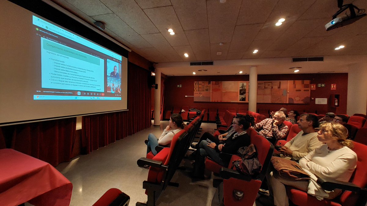 EUDEMONproject's tweet photo. Diàleg sobre renovables i ruralitat, estat de la qüestió i propostes de governança, llicència social i retorn local de beneficis.
Gràcies @ccterraalta i Ajuntament de Villalba i els Arcs per convidar-nos a la Jornada!
#TerraAlta #TransiciónEnergética https://t.co/oscJ0FB3vA