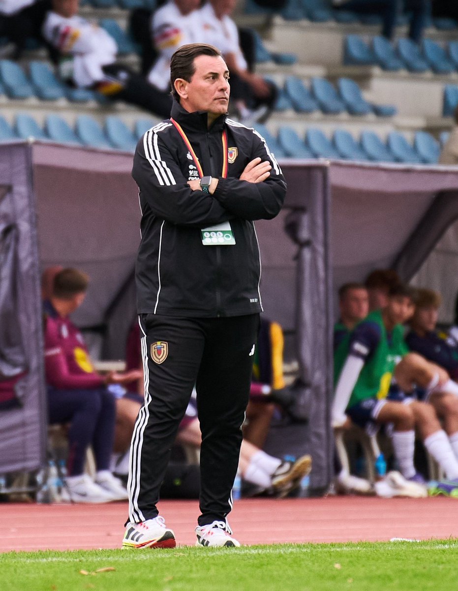 ENTRE ENCHUFADOS SE APOYAN: No hay otra razón para que, después de estas estadísticas, el presidente de la FVF, Jorge Giménez, mantenga a Jhonny Ferreira como DT de la Vinotinto Sub-17.

▶️22 partidos
❌13 derrotas 
✅4 Victorias
↔️5 empates