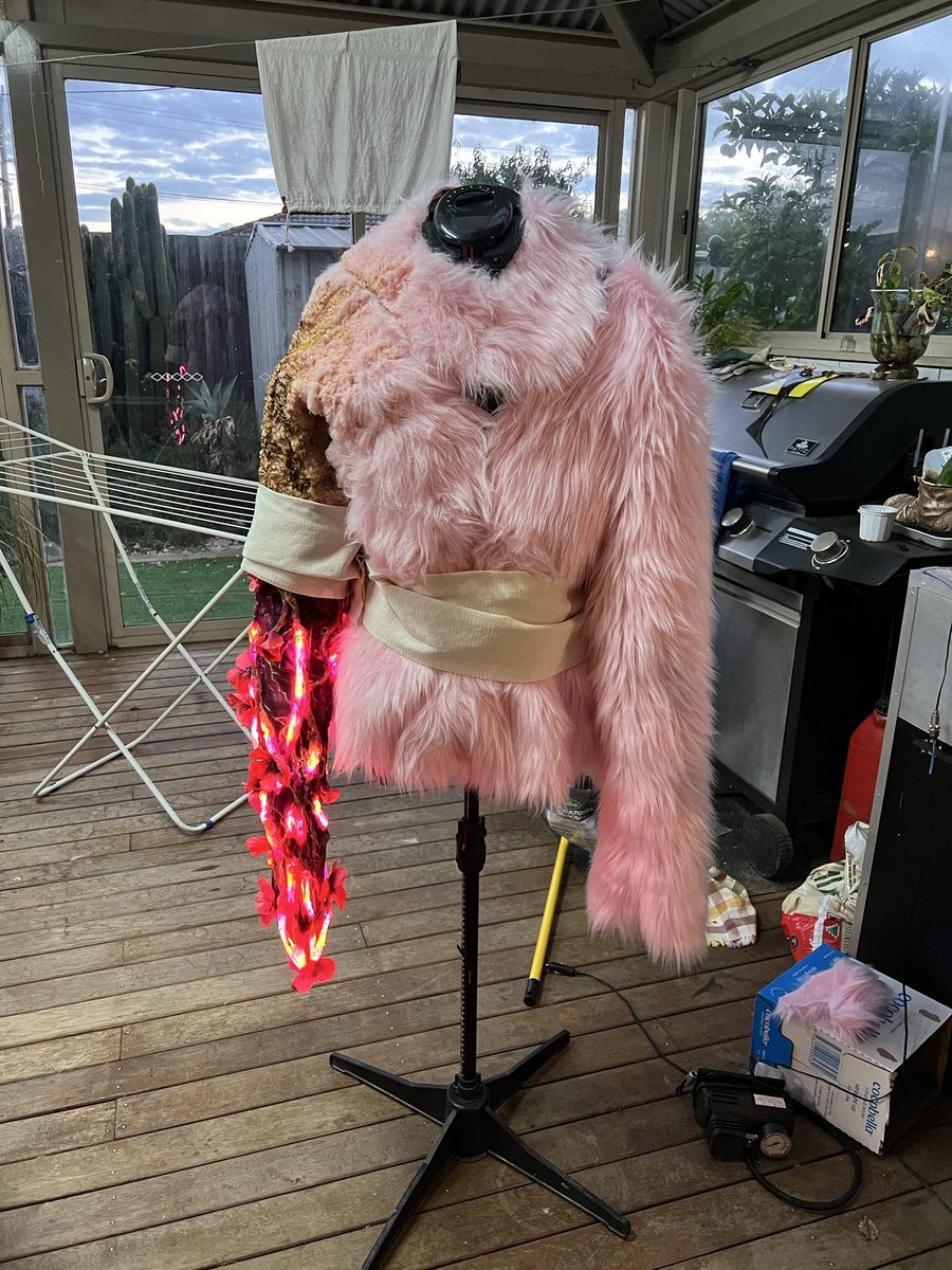 paastizzi's tweet photo. Kissy Missy is now part of the Paastizzi crew! Had so much fun with this &amp; quite literally torching her. Catch her at @supanovaexpo Melbourne this weekend with her son Jr #poppyplaytime #poppyplaytimecosplay #kissymissy #kissymissycosplay #poppyplaytimechapter5 @mobgamesstudios https://t.co/CnMC6DdpZt