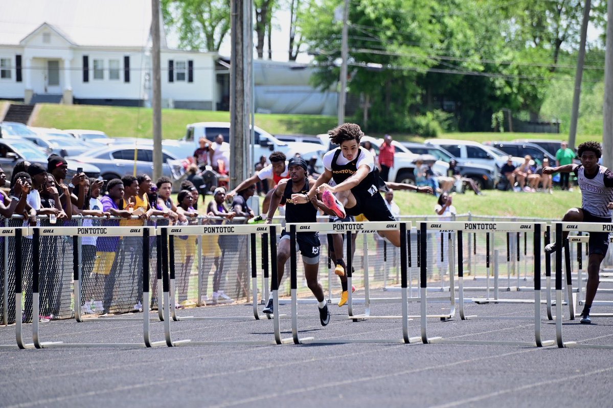 timjones1049861's tweet image. ‼️REGION CHAMP‼️
new pr: 14.57
blessed to be given this opportunity!
#AGTG #co2028
 @Coach_Cam16 @BaylorDampeer @PontotocFTBL @CoachGentry0601