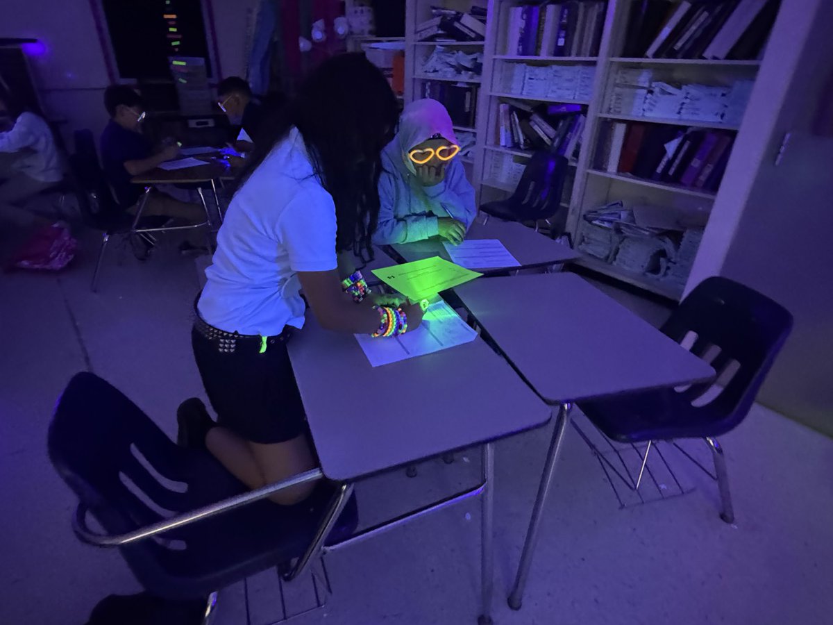EGonzalez_SRMS's tweet photo. Math Masters Camp in Full Force at SRMS! @ICastillo_SRMS @SThomas_SRMS #TeamSISD https://t.co/KBxTeyedkG
