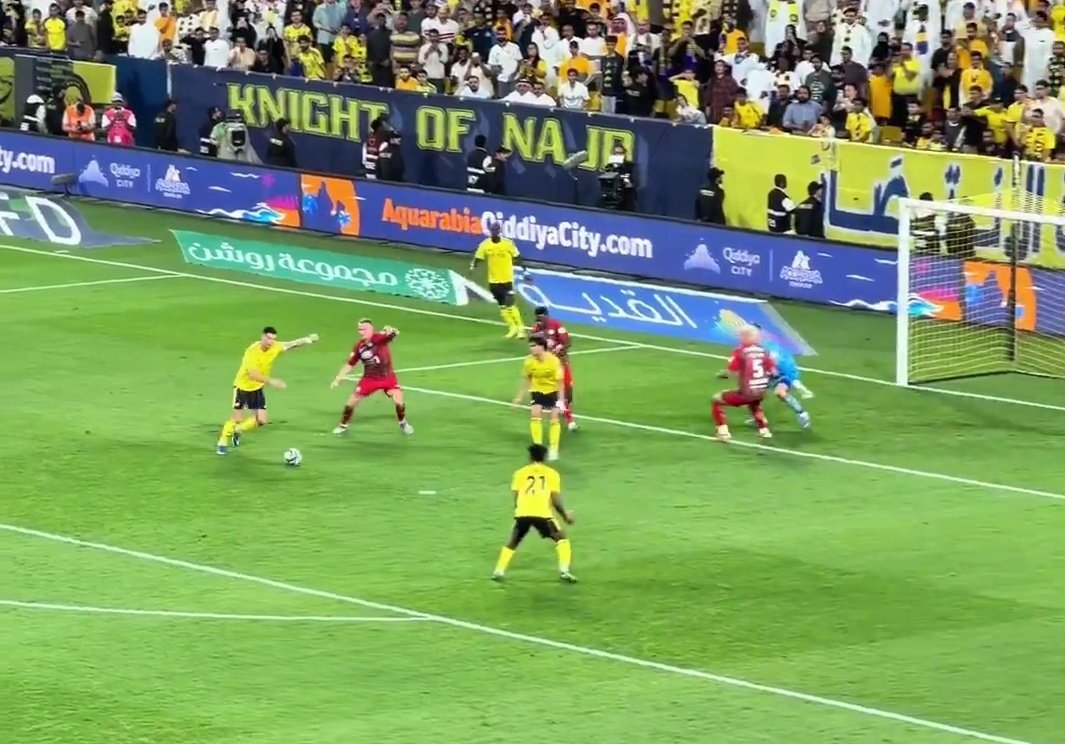 النصر عشق العظماء💛💙 tweet media