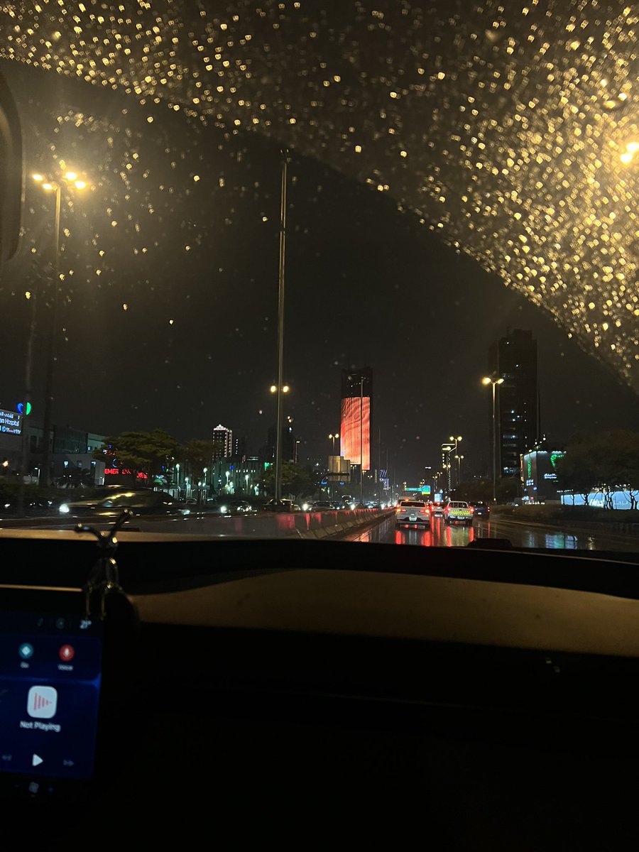 HolyRn's tweet photo. Thursday night ☔️🖤 https://t.co/9QvwmG83rq
