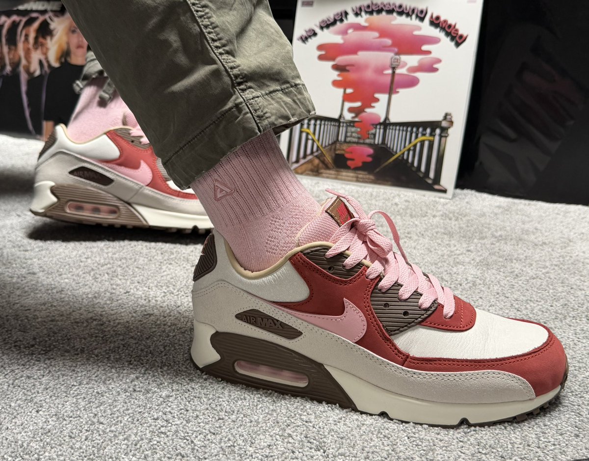 ixnine's tweet photo. Damn @apthcry really do make nice socks… https://t.co/VHOH9AFmPT