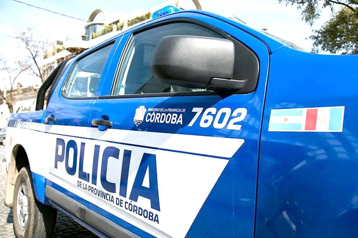 DiarioPuntal's tweet image. ‼️ Detuvieron a un #profesor de educación #física acusado de #abusar de una nena de 5 años en #Córdoba

▶️ El sospechoso fue arrestado tras un allanamiento en Cosquín. La causa está en manos de la Fiscalía.

🌐 Puntal.com.ar
