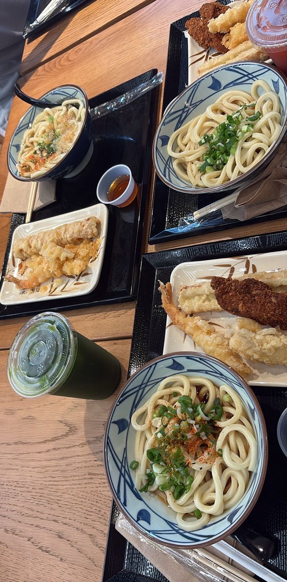 miya_irb's tweet photo. 丸亀とJam Jam studioのワークショップに参加してキーチェーン作りを体験。看板犬のオレオ君が人懐っこくて可愛いかった🥰 https://t.co/CB3ISGu7Ty