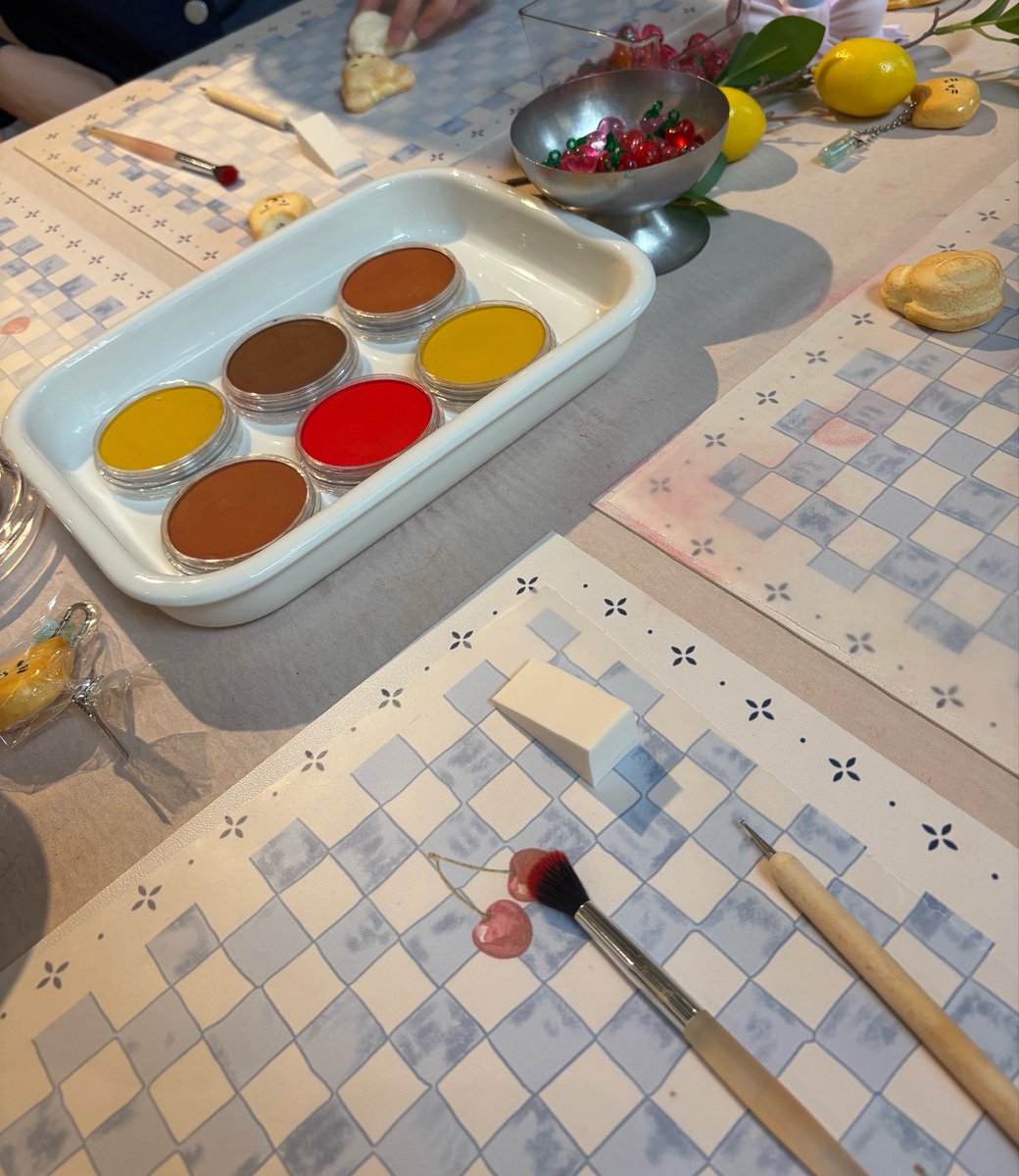 miya_irb's tweet photo. 丸亀とJam Jam studioのワークショップに参加してキーチェーン作りを体験。看板犬のオレオ君が人懐っこくて可愛いかった🥰 https://t.co/CB3ISGu7Ty