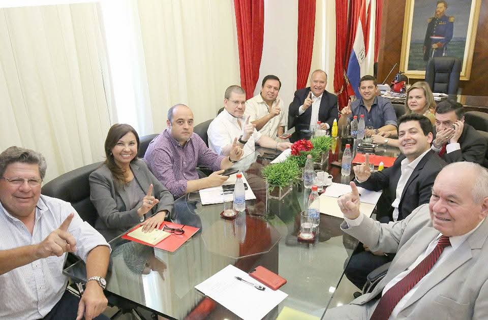 #tbt Comision Ejecutiva ANR @ANRParaguaguay <a href="/AllianaPedro/">Pedro Alliana</a> presidente.