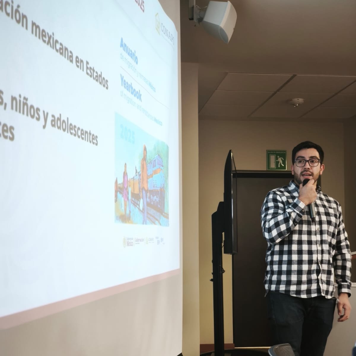 CONAPO_mx's tweet photo. Esta tarde el personal de la Coordinación de Estudios en Población y Desarrollo de la #STConapo participó en la presentación de la publicación “Anuario de Migración y Remesas México, 2025”, realizada en el @Tec_CCM. https://t.co/Iuvf8Q5iD1