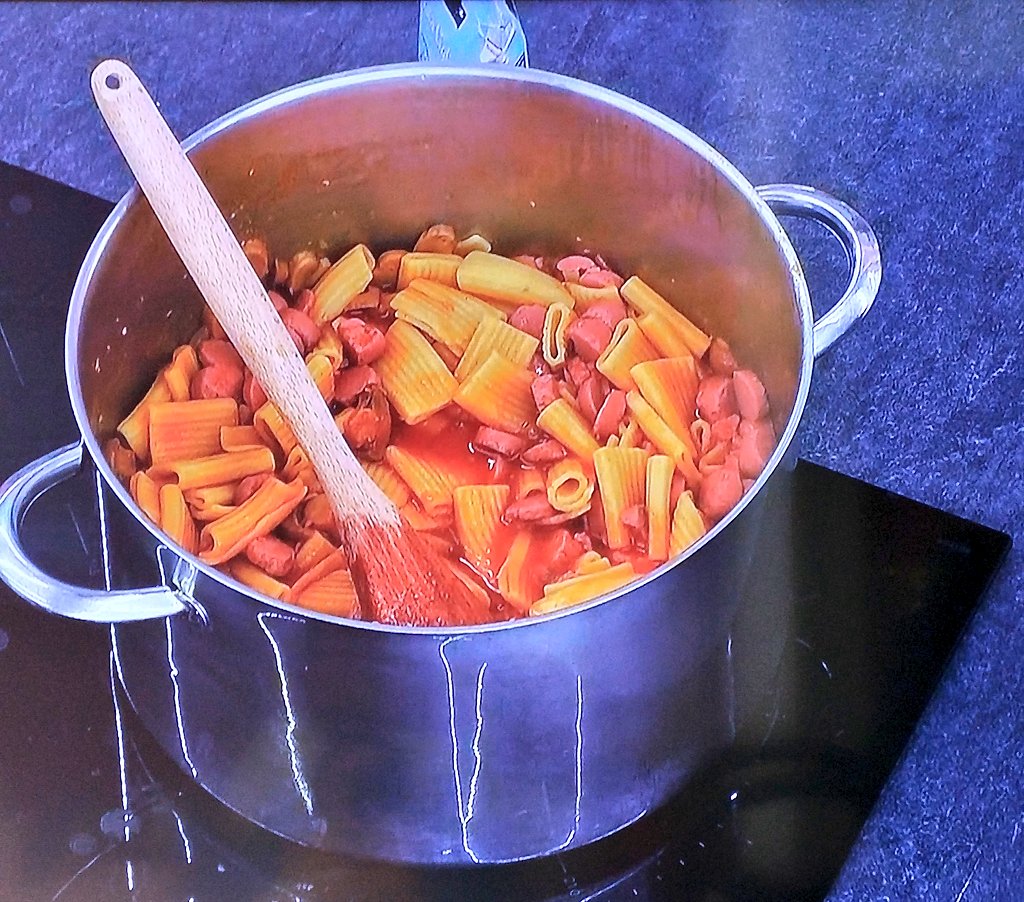 feiticeiro68342's tweet photo. Depois do almoço gourmet temos risoto especial ao jantar😂
#sstvi https://t.co/UYO3TjFGPo