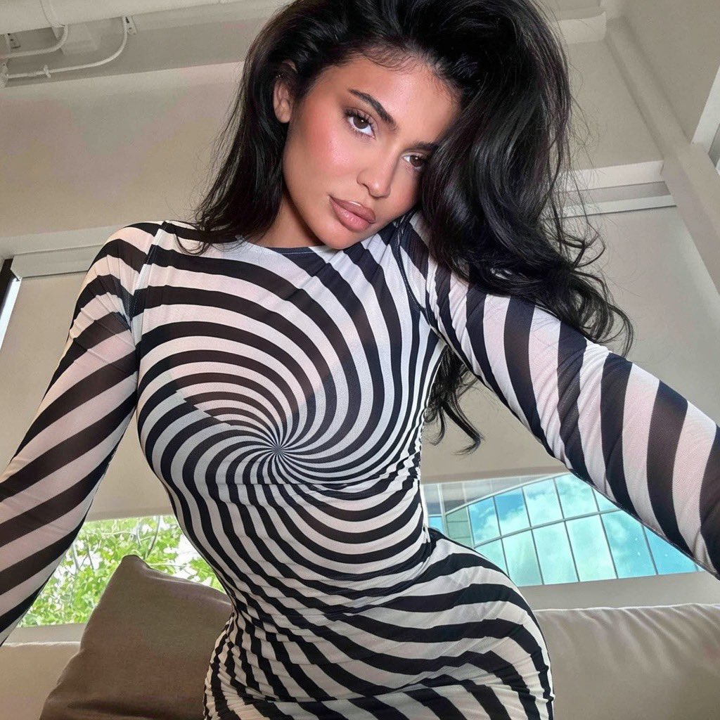 𝐿𝒶𝓉𝑒𝓍 𝒢𝑜𝒹𝒹𝑒𝓈𝓈 𝒫𝑜𝓀𝒾 tweet media