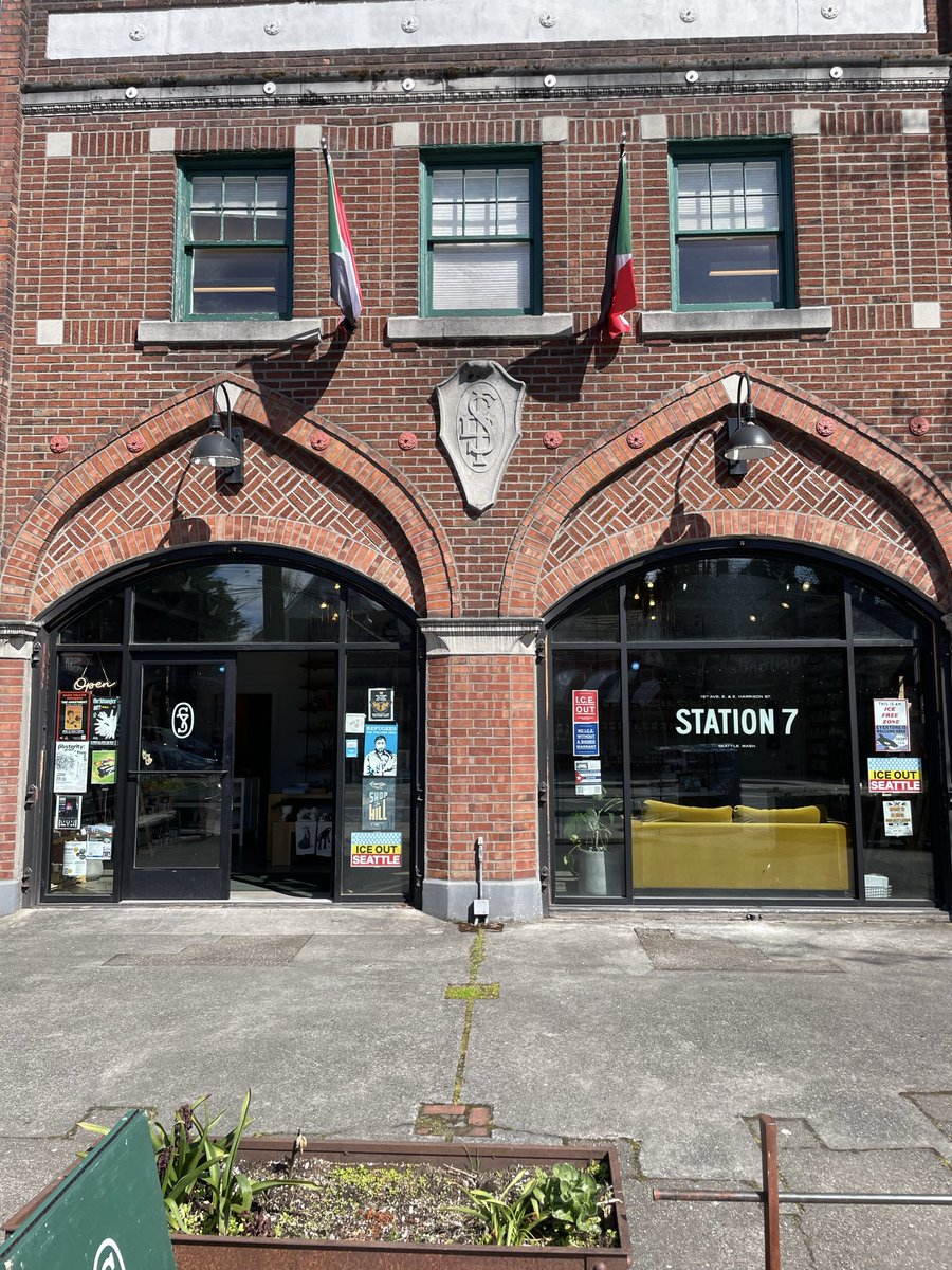 duketinkertown's tweet image. meet #Station7 in #capitolhill, #seattle, #wa

flying dorito nazi flags

a #DSA flyer for a valentine film to cuba’s military dictatorship

that’s DEMOCRATIC socialists of america supporting fascist states

206-466-6778

ig instagram.com/station7seattl…

contact station7seattle.com/pages/contact