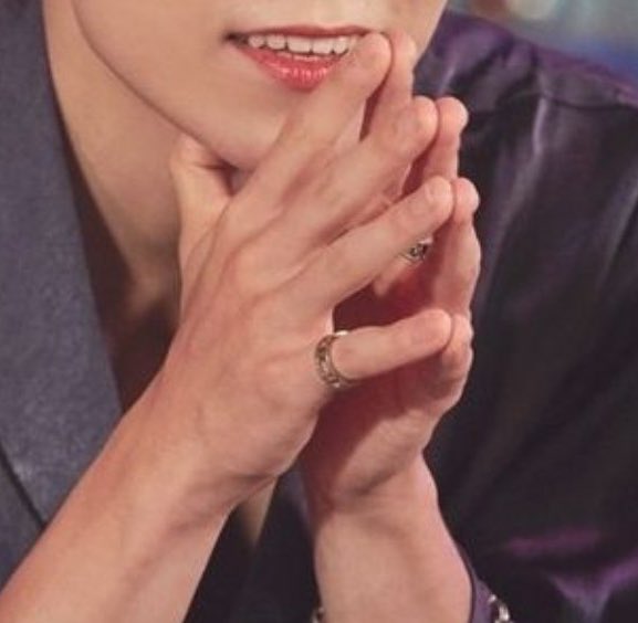 vernon hands tweet media