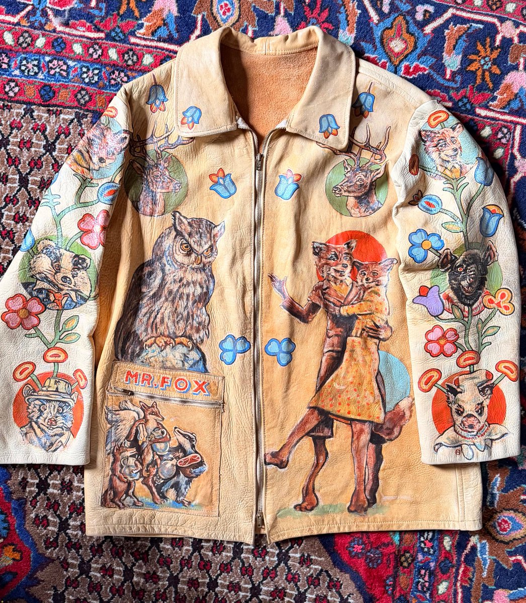 KJP's tweet photo. I told my dear friend Nicholas that a vintage buckskin jacket themed after Fantastic Mr. Fox, (one of my favorite films of all time) would be a treasure to me. I knew he was working on something but I wasn't prepared for this level of detail.
He completely went above and beyond. Every inch is a work of art.
Boggis, Bunce, and Bean would be jealous.
 🖌️🎨🦊