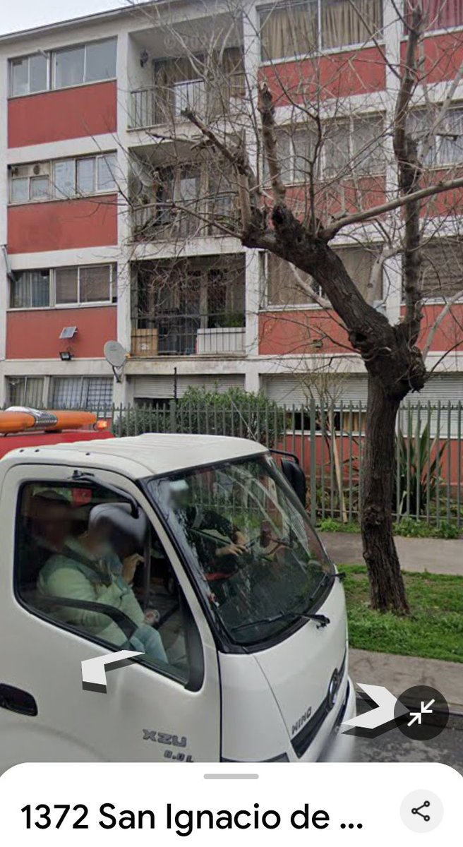 🚨Seguidora denuncia:
ven eso blanco en un rincón que parece un trapero? Bueno es un perrito pasa todo el día y todos los días en ese mini balcón encerrado y se ha realizado la denuncias <a href="/Muni_Stgo/">Santiago</a> pero no les importa el domicilio es en  San Ignacio de Loyola frente al 1372