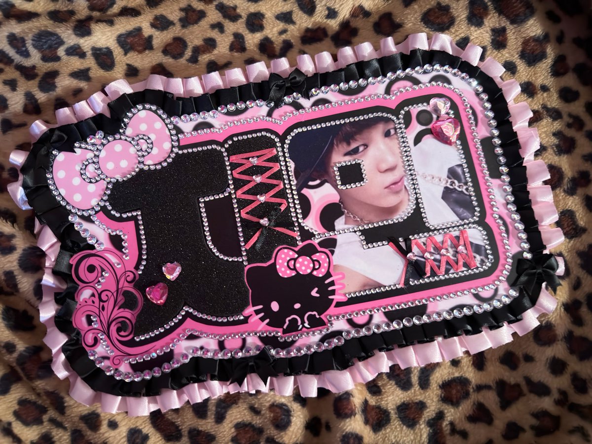 mrs jikook is seeing bts ! tweet media