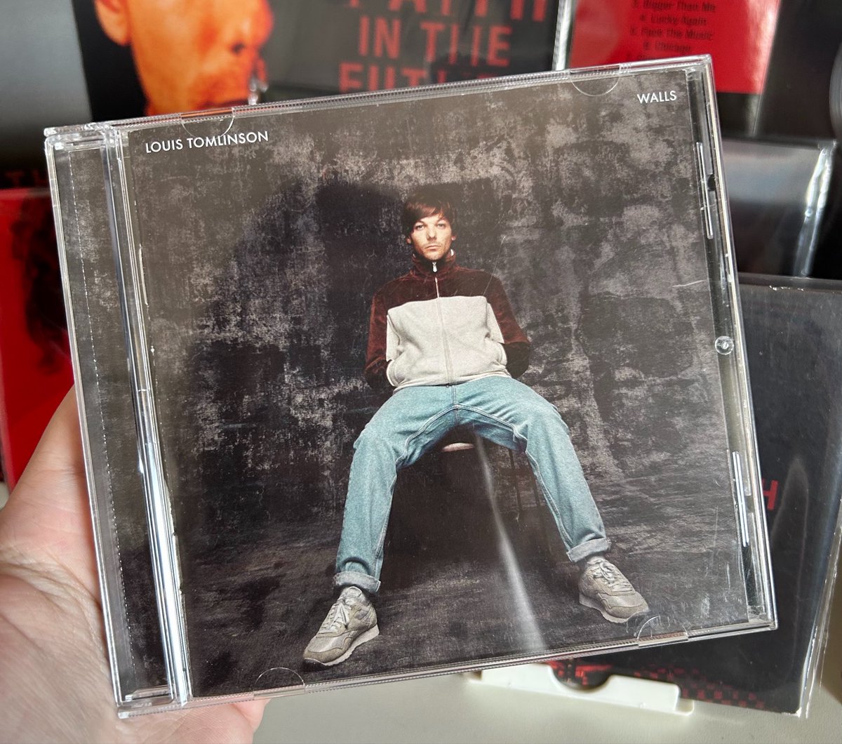 loueagain's tweet photo. ⚠️ vendo itens do louis

cd walls R$100
cd single back to you R$250
vinil how did i get here clear R$250

faço pela olx :) https://t.co/zwGFwBZpGi