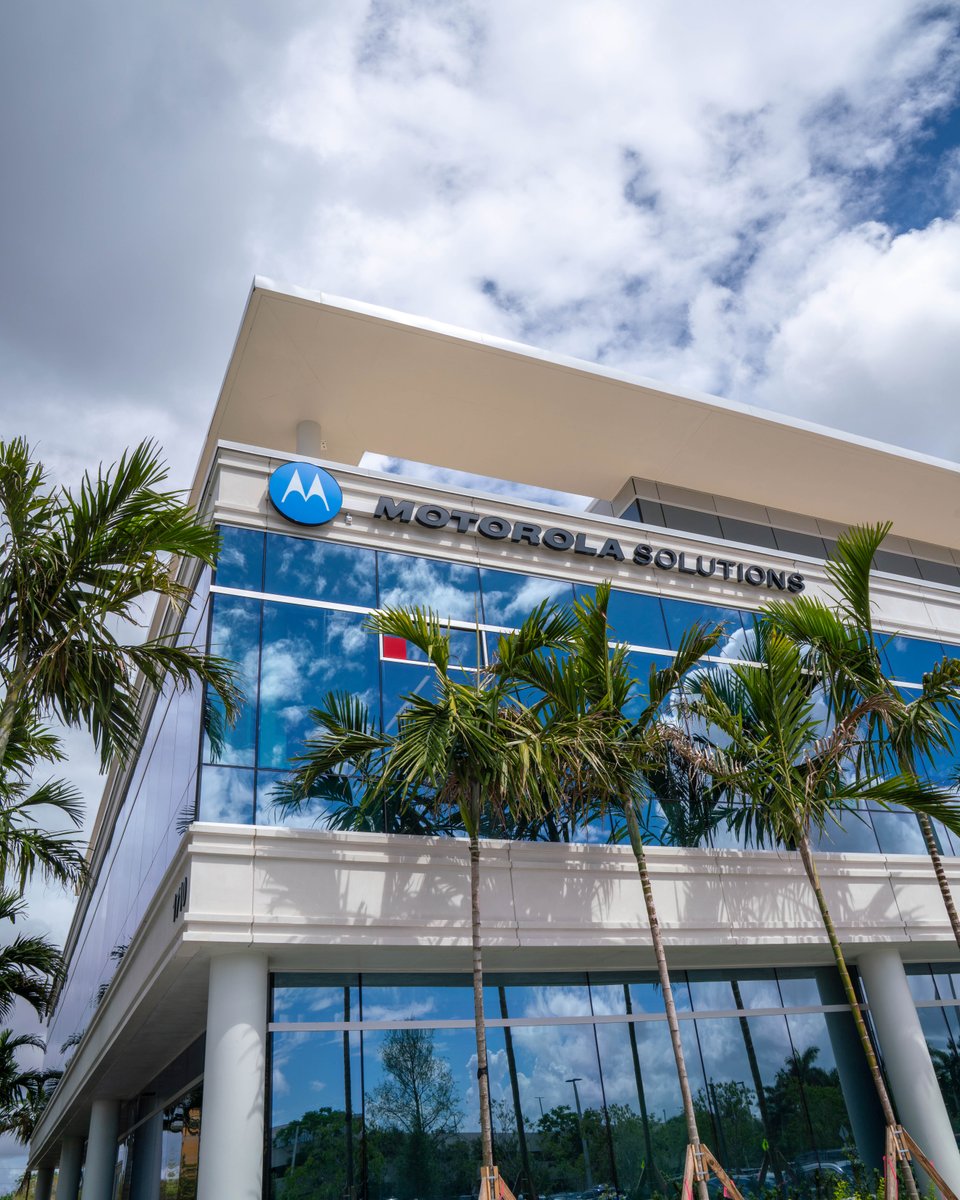 MotoSolutions's tweet image. The future of #safety just got a new home!

We’ve officially opened our brand-new R&amp;amp;D Center in Plantation, Florida. This hub is where our engineers will build the next generation of mission-critical tech.

Proud to continue our 50-year legacy in FL! bit.ly/4ciAwJO