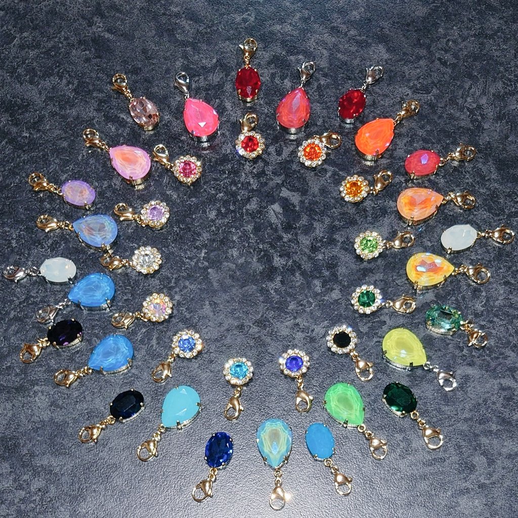 more_collar's tweet photo. 推しカラーのチャーム揃ってます💎
他にも欲しい色があったら教えてください！ https://t.co/RRipTeenwY