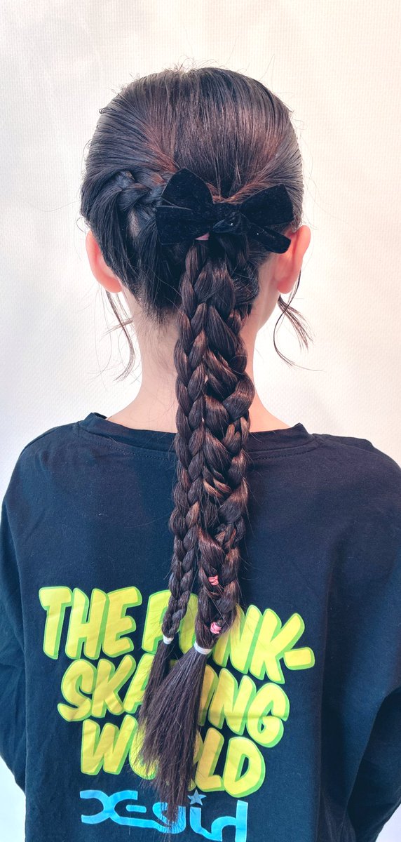 rea_model's tweet image. おはよ❤︎ 今日は習字があるから黒い服です！汚しちゃうタイプなの😆🖤🖤

#通学コーデ　#小学生　#js
#ヘアアレンジ