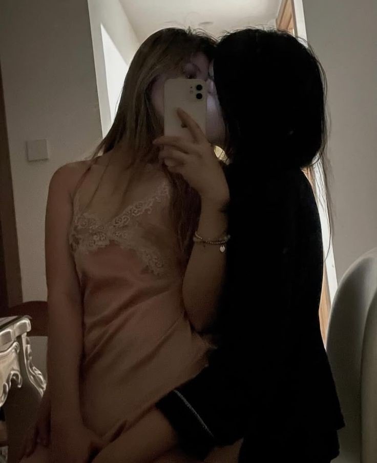 ساره tweet media