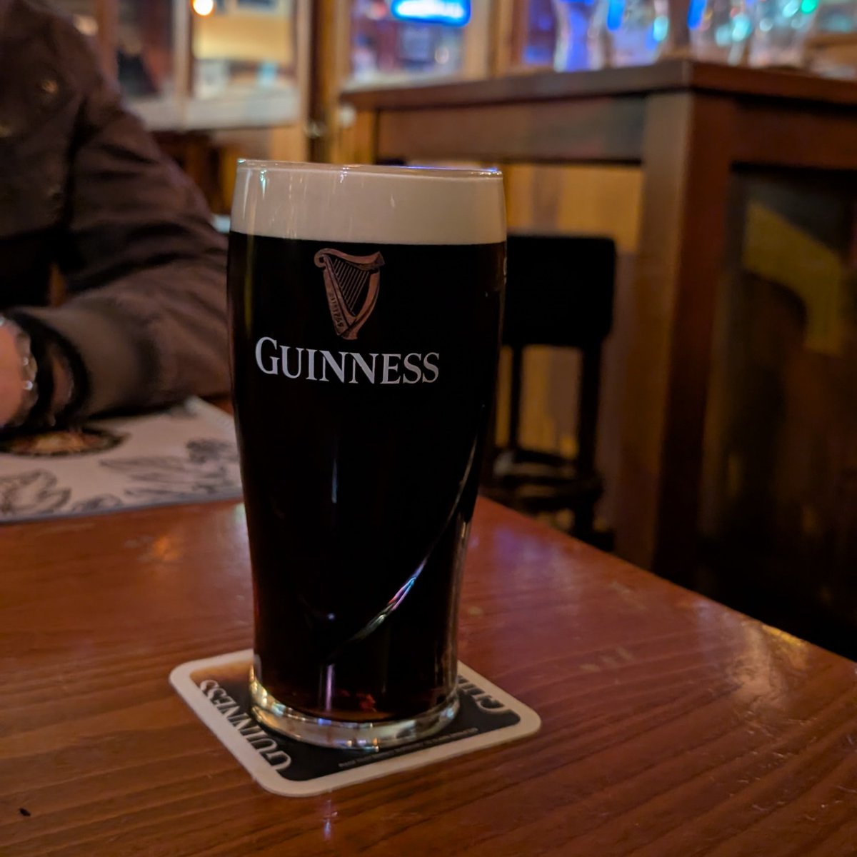 dreiundneunzich's tweet image. wecker klingelt in 5h aber ich habe heute das 1. mal 1 guinness pint getrunken und PERFEKT das G gesplittet dieser tag wird nie vergessen werden es wird mir nie 1ner nehmen das ich bei meinem 1 pint das G gesplittet habe ich habe bei meinem 1 pint jemals das G gesplittet #pint #G