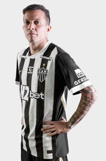 LucasTanaka's tweet photo. Um 1°T fraco, contra um time semi amador e uma partida apagada (mais uma) do Bernard que achou um gol em falha defensiva dos caras e tenho que ver ele fazer o gol e colocar as mãos nos ouvidos apontando pra torcida.

Um cara que ganha 1M por mês e não jogou nada desde que chegou. https://t.co/H9wC0pjJRP