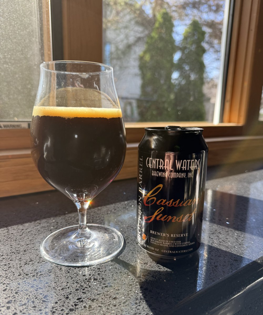 pejacoby's tweet image. Said I’d save it for a rainy day…well, that’s tomorrow, but I couldn’t wait.

@CWBC_MKE #centralWaters Cassian Sunset brewer’s reserve barrel-aged #stout

Dark coffee lead, oaky vanilla body with a cinnamon chaser and a spiced malty finish.

#itsAlwaysStoutSeason #craftBeer