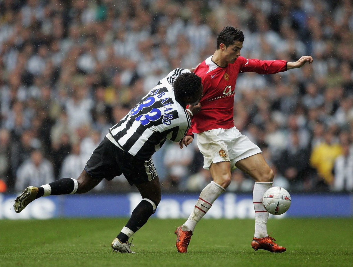 CR7HQ_'s tweet image. FA Cup Semi Final - Manchester United v Newcastle United
on April 17, 2005
#CristianoRonaldo #ManchesterUnited