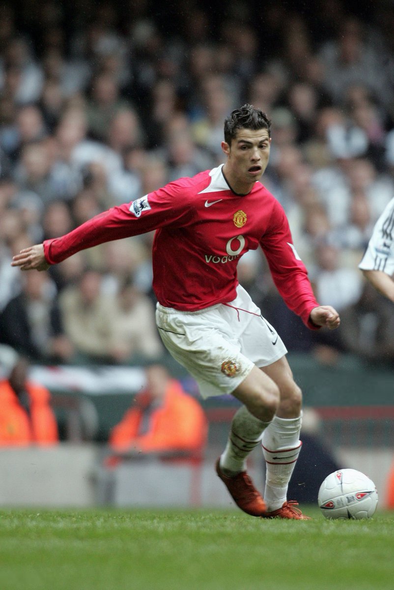 CR7HQ_'s tweet image. FA Cup Semi Final - Manchester United v Newcastle United
on April 17, 2005
#CristianoRonaldo #ManchesterUnited