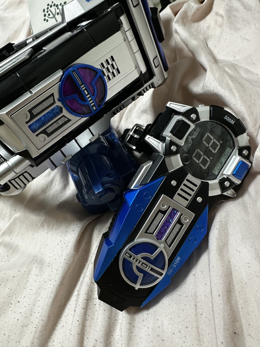 アリエクから届きました！

動画で見て欲しくなったからポチったけど、届くまでのスピードとか悪くなかったし、商品の状態は自分の許容範囲内（箱ボコボコだったけど）

公式から出てるものじゃないから商品名とか言えないのが辛いところw